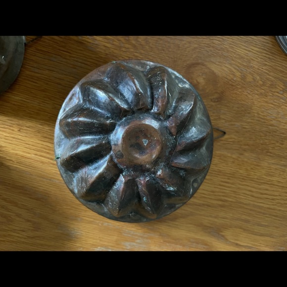 Set of Three Nesting Antique Copper Molds - Picture 4 of 8